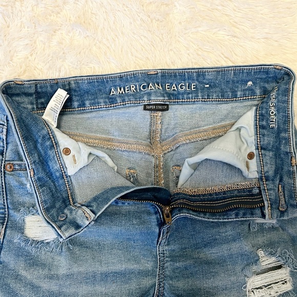 American Eagle Curvy Hi-Rise Shortie Size 2 Super Stretch Distressed - Picture 2 of 5